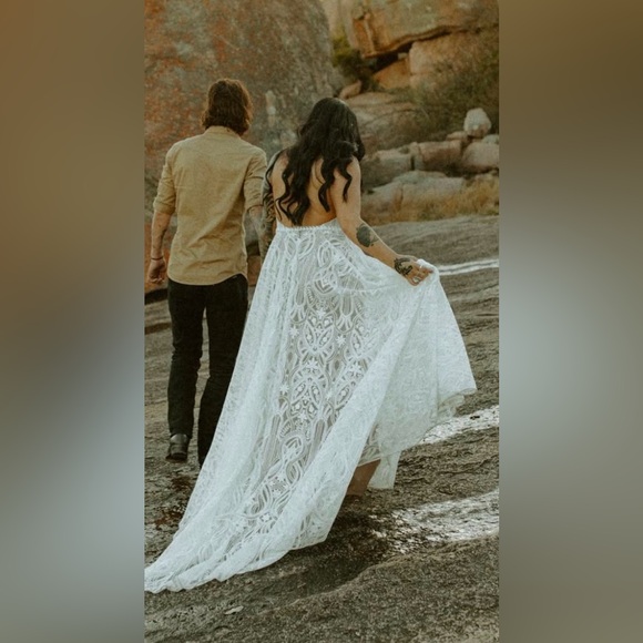 Lovers Society LEVI Wedding Gown - Picture 5 of 9